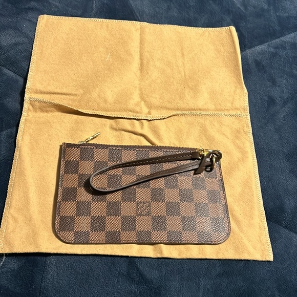 NWOT LOUIS VUITTON DAMIER WITH RED INSIDE POUCHETTE WRISLET CLUTCH W DUST BAG - Picture 11 of 14